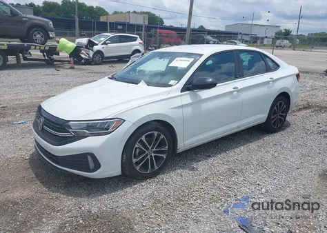 2024 Volkswagen Jetta 1.5T Sport z USA, uszkodzony, nr VIN 3VWBM7BU3RM084618